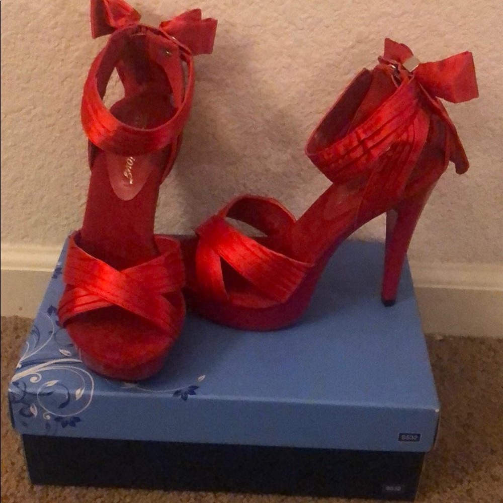 Fabulicious Red Satin Heel